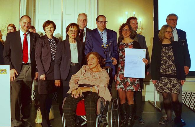 Gruppenbild der Preisverleihung des Bayerischer Innovationspreis Ehrenamt